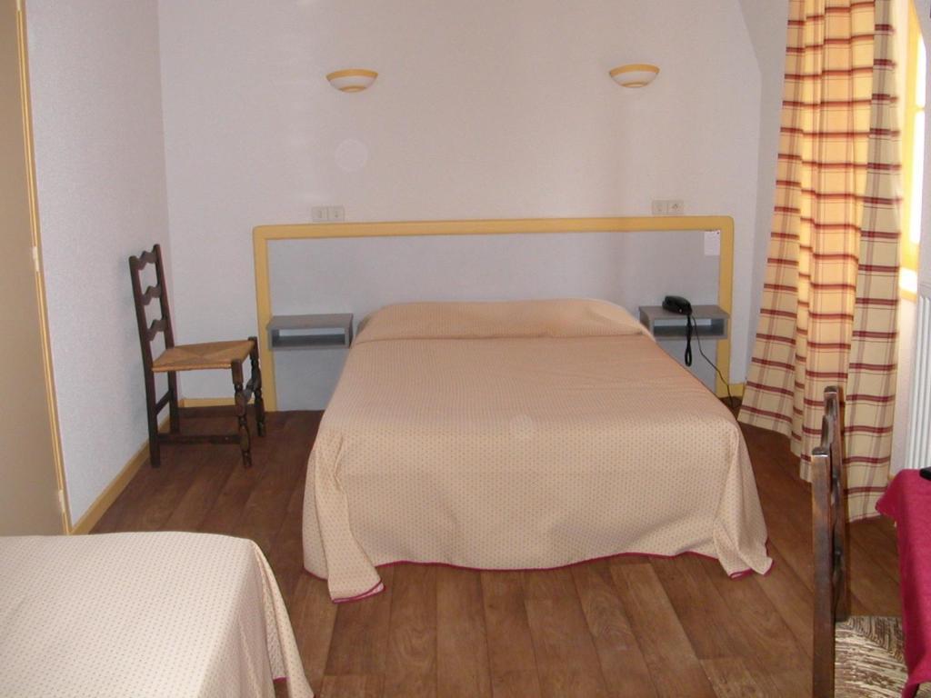 Cleotel La Bourboule Habitación foto